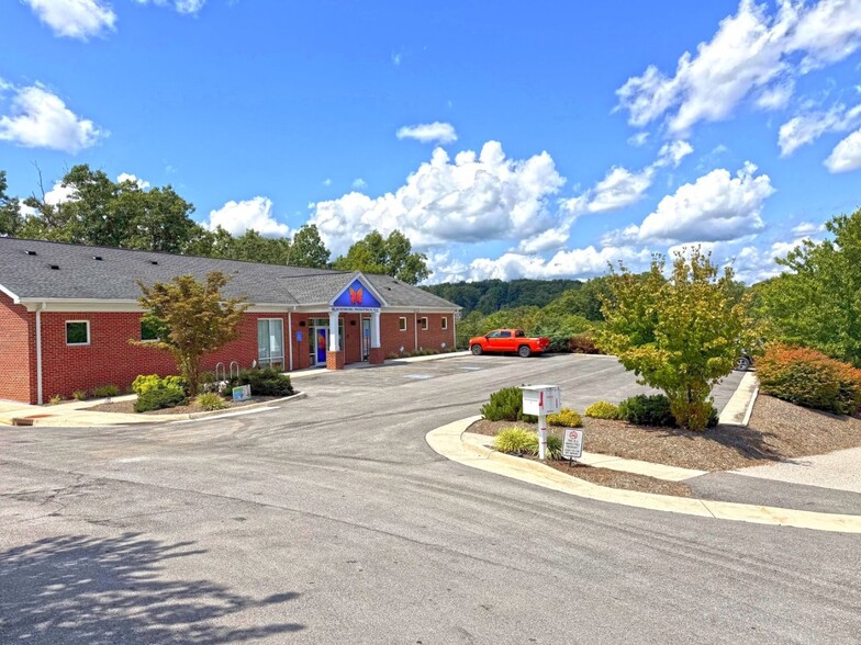 More Photos Of 829 Davis St, Blacksburg Medical For Sale