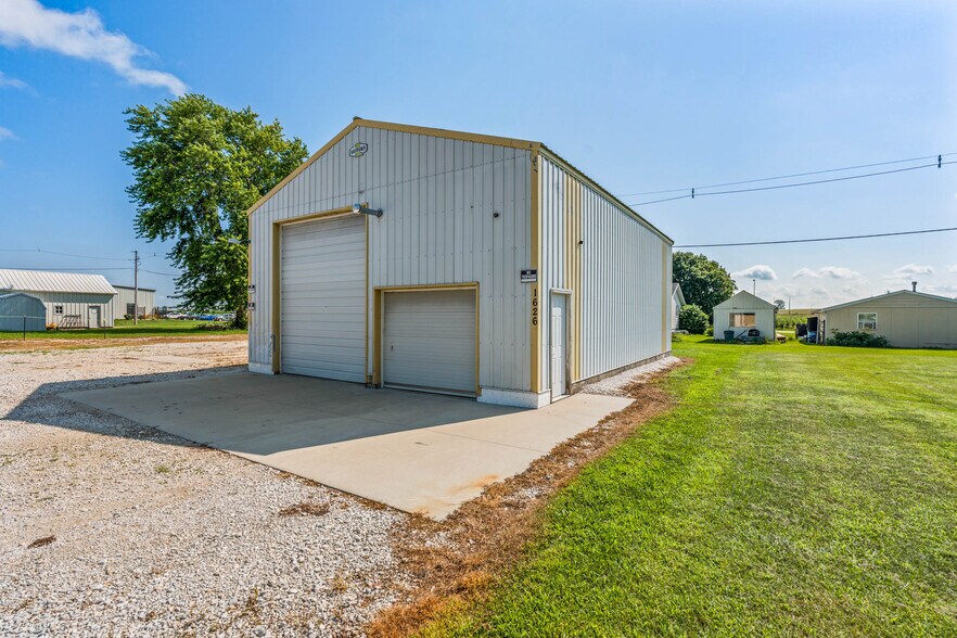 More Photos Of 1626 Dearborn St, Ellsworth Industrial For Sale