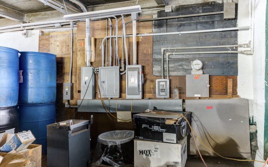More Photos Of 511 N Perry St, Johnstown General Retail For Sale