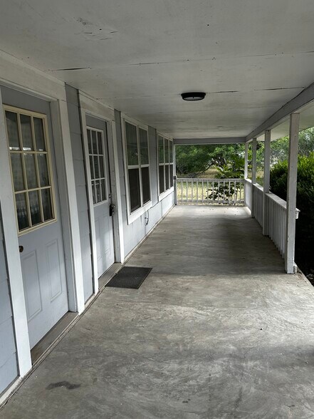 More Photos Of 309 Railroad St, Buda Office For Sale