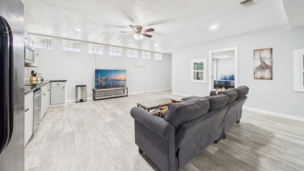 More Photos Of 2123 15th St, Lubbock Apartments For Sale