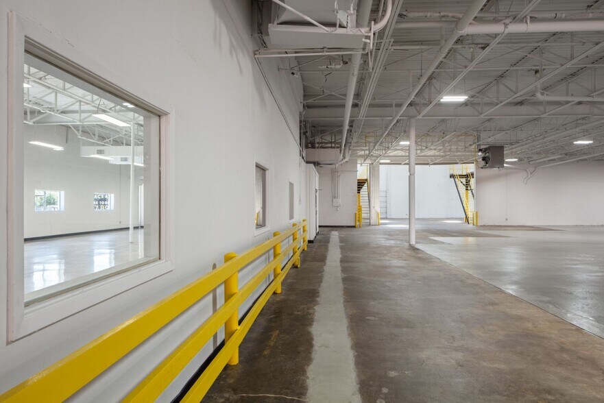 More Photos Of 4919 Woodall St, Dallas Warehouse For Sale