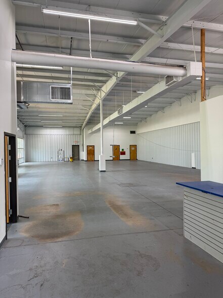 More Photos Of 590 Olympic Dr, Athens Distribution For Lease