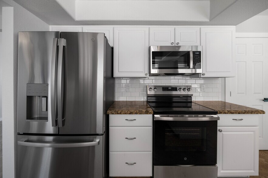 More Photos Of 1927 E Crocus Dr, Phoenix Specialty For Lease