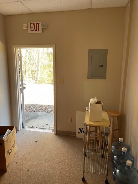 More Photos Of 1911 Mission 66, Vicksburg Medical For Lease