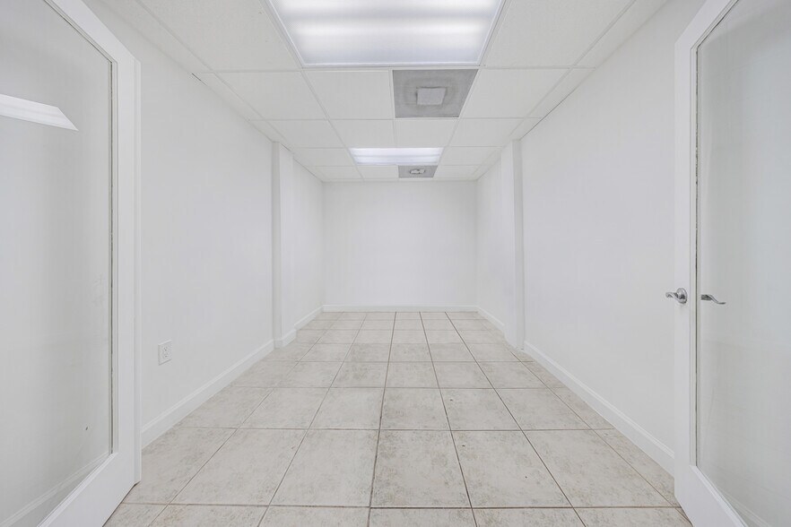 More Photos Of 7452-7466 SW 48th St, Miami Warehouse For Sale