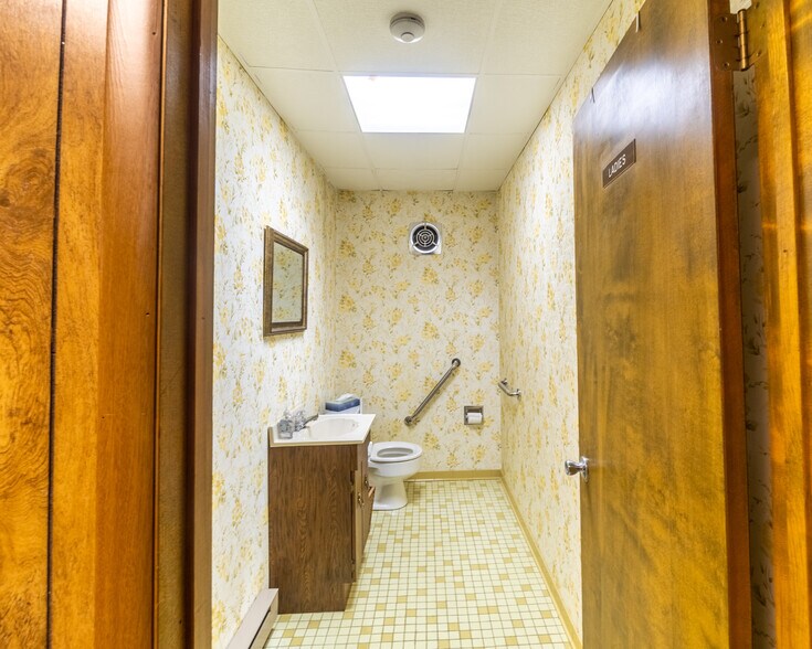 More Photos Of 121 Regent St, Port Chester Funeral Home For Sale
