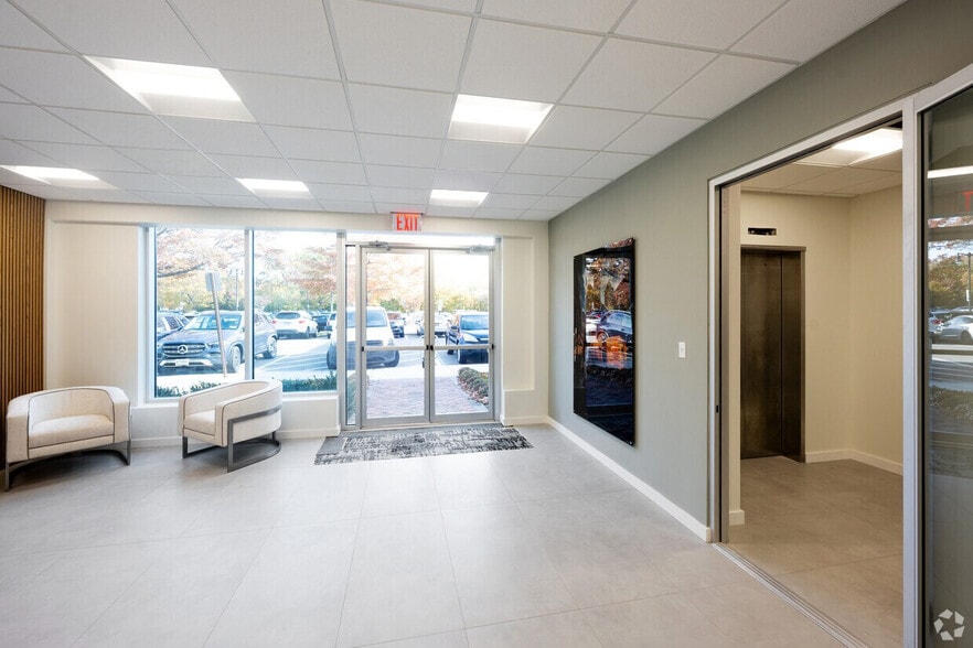 More Photos Of 1051 Franklin Ave, Garden City Office For Sale