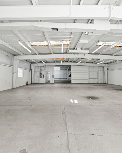 More Photos Of 850-858 Lillian Way, Los Angeles Warehouse For Lease