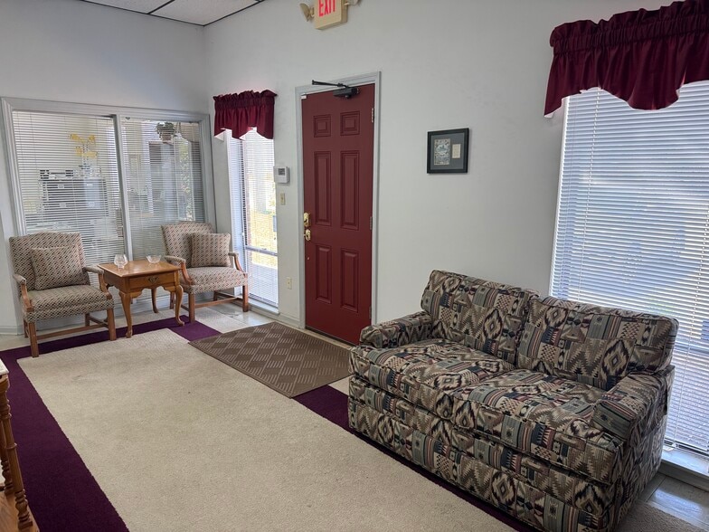 More Photos Of 1401 Maclay Commerce Dr, Tallahassee Office For Sale