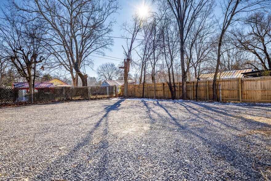 More Photos Of 2336 Old Knoxville Pike, Maryville Light Manufacturing For Sale