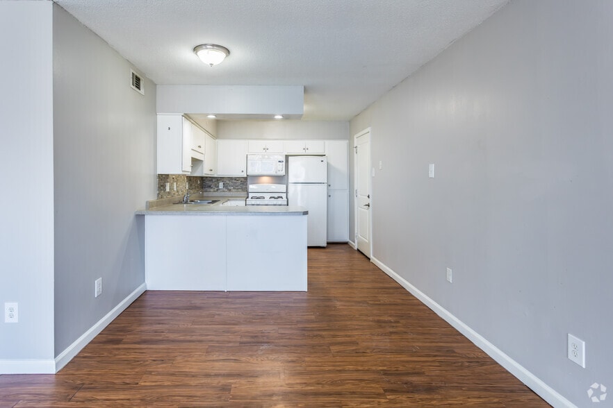 More Photos Of 199 S McLean Blvd, Memphis Apartments For Sale