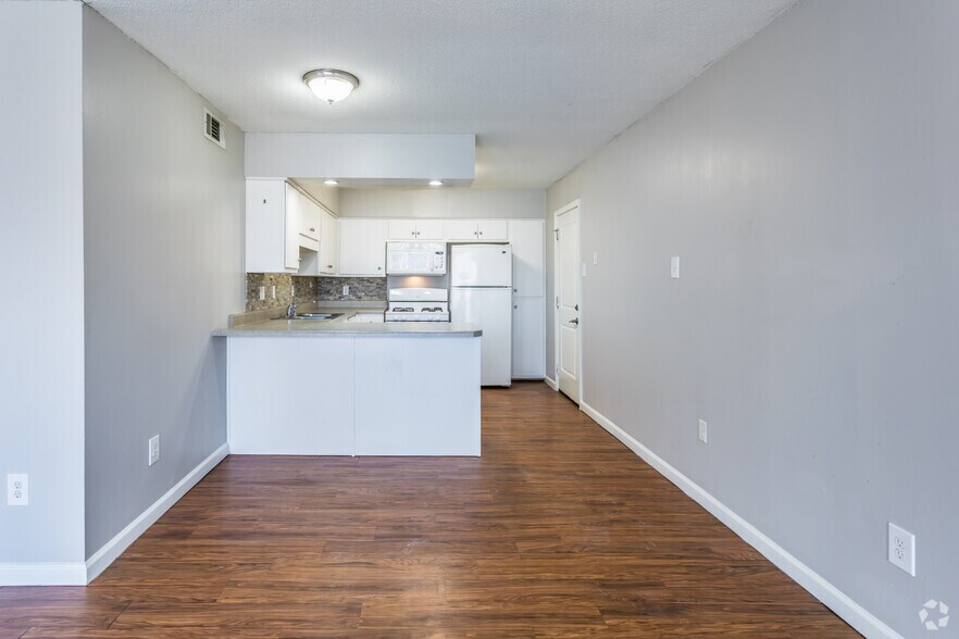 More Photos Of 199 S McLean Blvd, Memphis Apartments For Sale