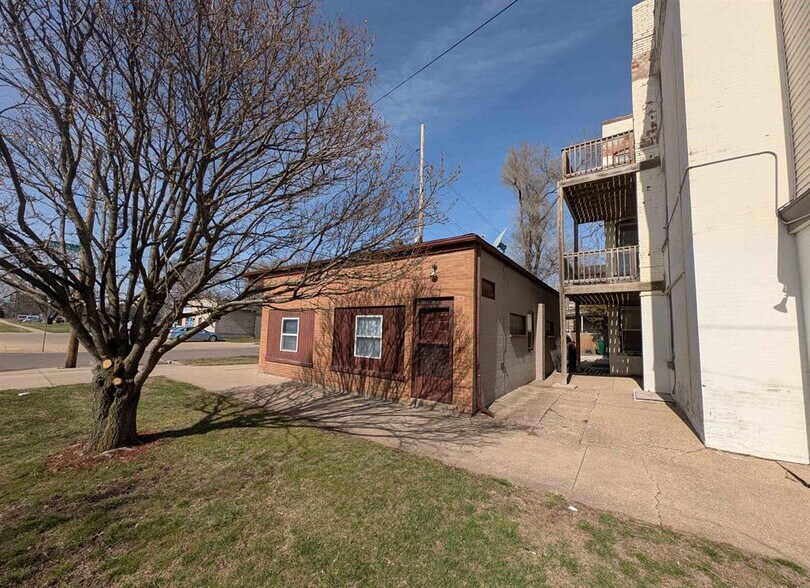 More Photos Of 601-609 NE Perry Ave, Peoria Apartments For Sale