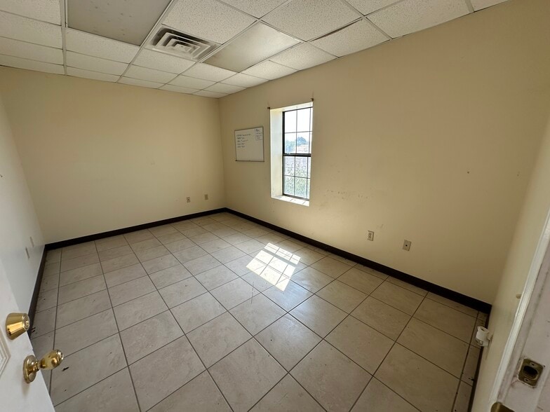 More Photos Of 243 Foster Dr, Asherton Warehouse For Sale