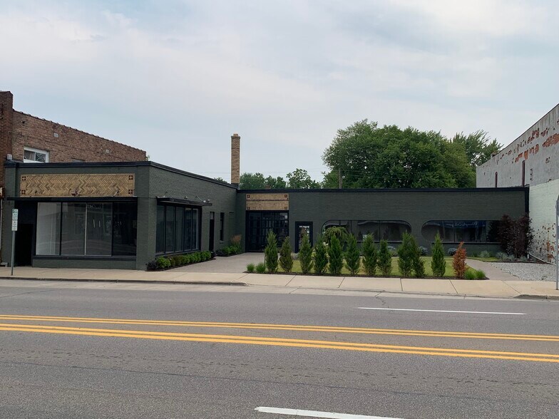 More Photos Of 804 W Main St, Owosso General Retail For Lease