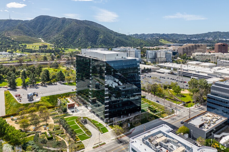 More Photos Of 2900 W Alameda Ave, Burbank Office For Lease