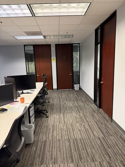 More Photos Of 2151 River Plaza Dr, Sacramento Office For Lease