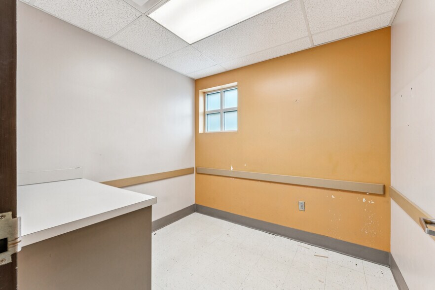 More Photos Of 1090 9th Ave SW, Bessemer Medical For Sale