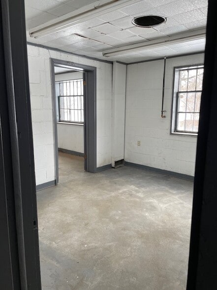 More Photos Of 1901 Old Butler Rd, New Castle Warehouse For Sale