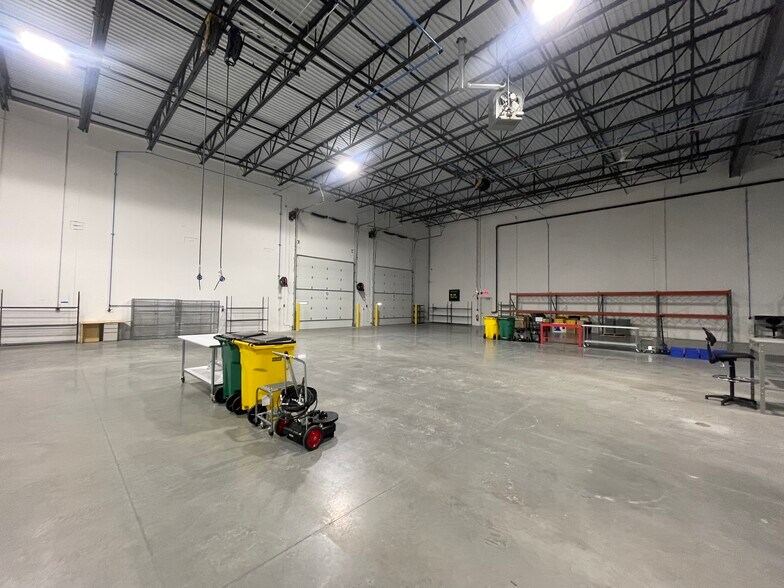 More Photos Of 13400 FYH Dr, Huntley Truck Terminal For Lease