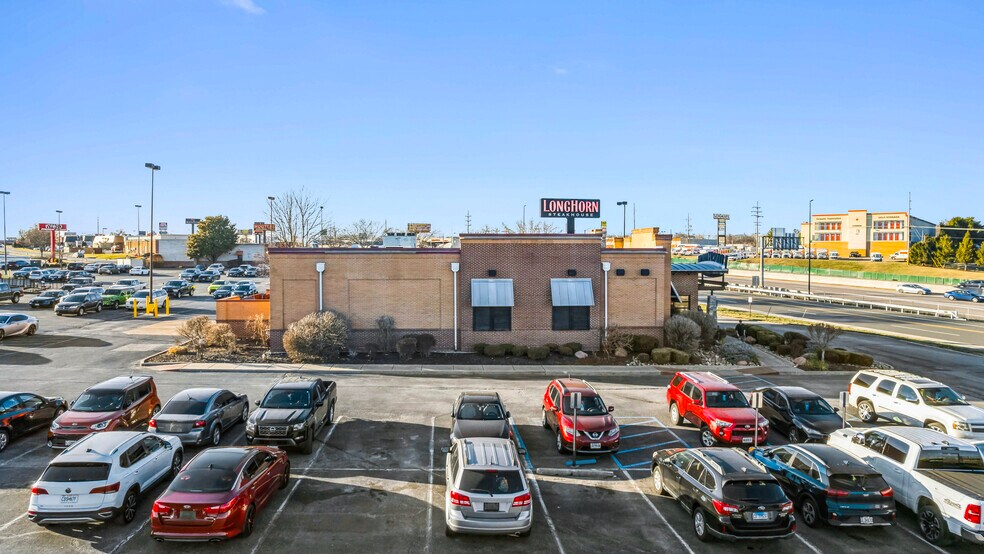More Photos Of 3979 Veterans Memorial Pky, Saint Peters Restaurant For Sale
