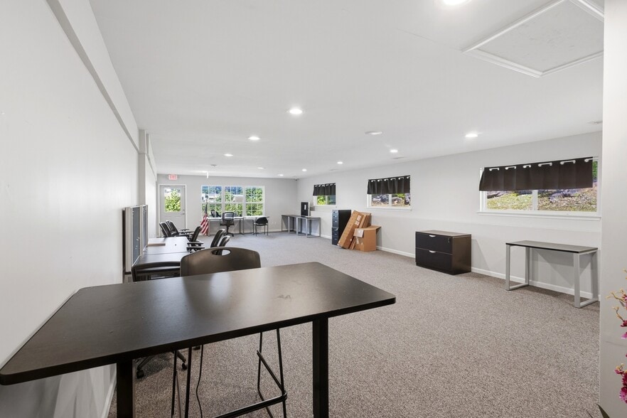 More Photos Of 3601 Commerce Dr, Arnold Office For Sale