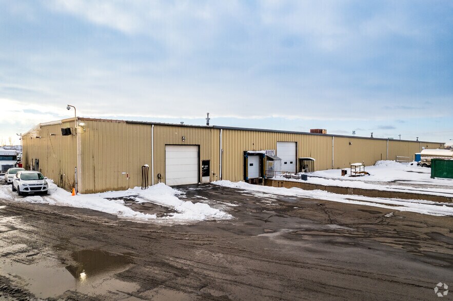 More Photos Of 1265-1325 Rue Industrielle, La Prairie Warehouse For Lease