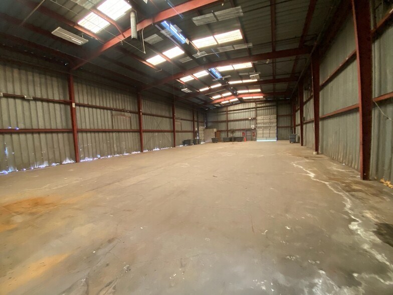 More Photos Of 222 W 63rd St, Shreveport Warehouse For Lease