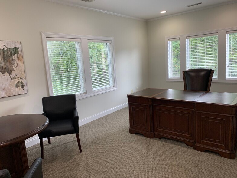 More Photos Of 599 W Crossville Rd, Roswell Office For Lease