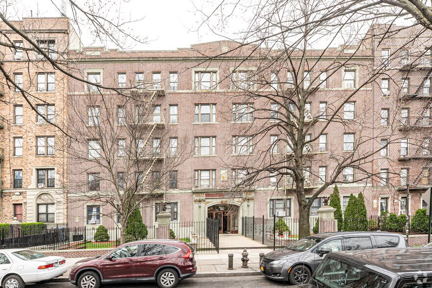 More Photos Of 374 Eastern Pky, Brooklyn Apartments For Sale