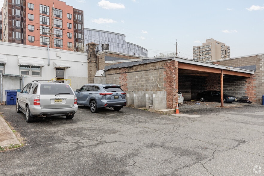 More Photos Of 32 1st St, Hackensack Showroom For Lease