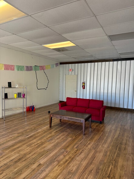 More Photos Of 211 Homer Rd, Commerce Freestanding For Lease