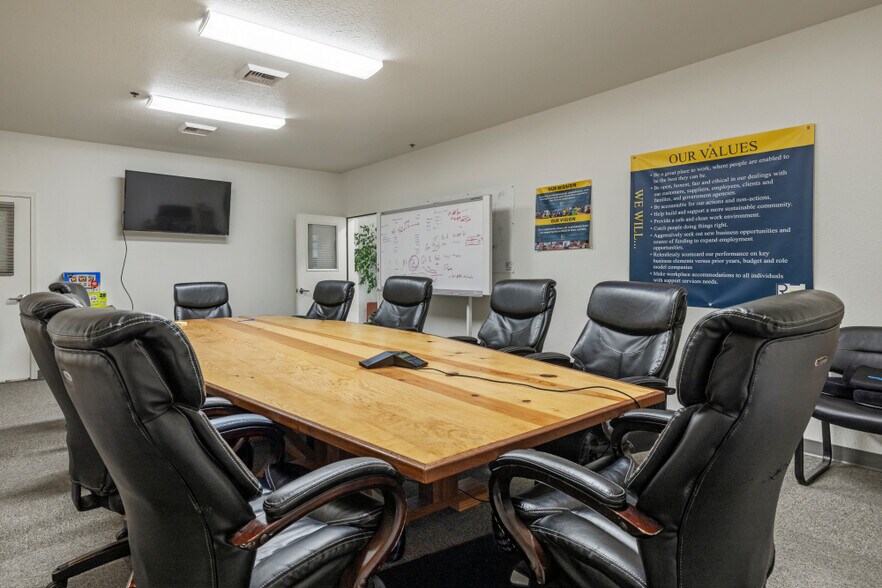 More Photos Of 2350 Maywood Dr, Klamath Falls Manufacturing For Sale