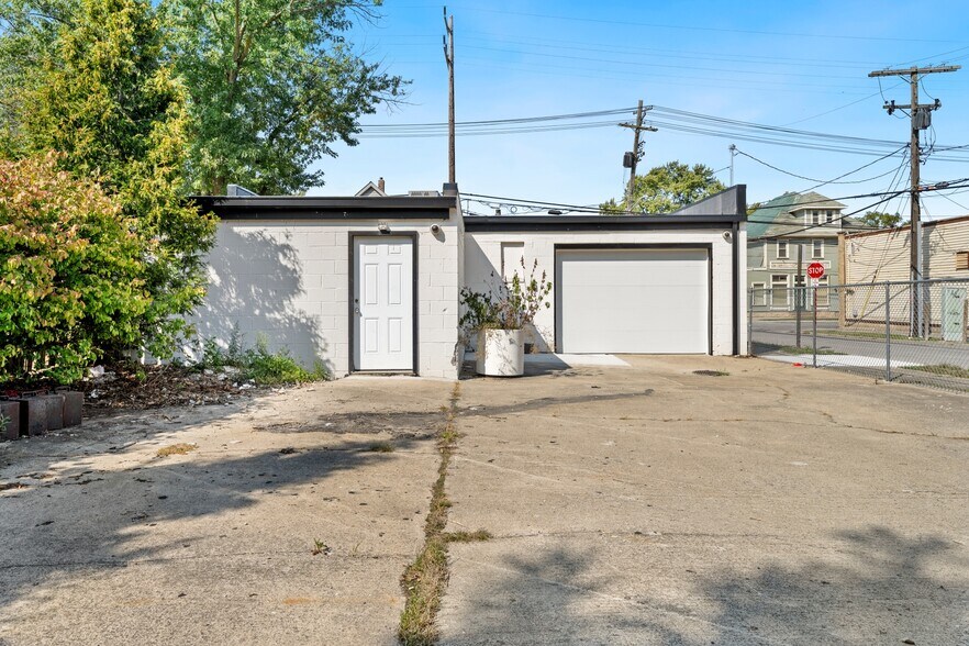 More Photos Of 4651 W 130th St, Cleveland Warehouse For Sale