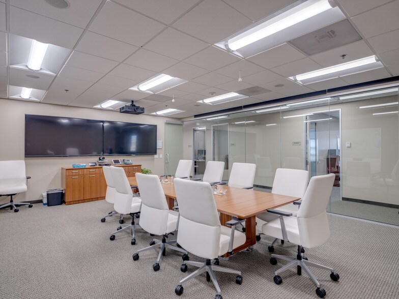 More Photos Of 4900 California Ave, Bakersfield Office For Lease