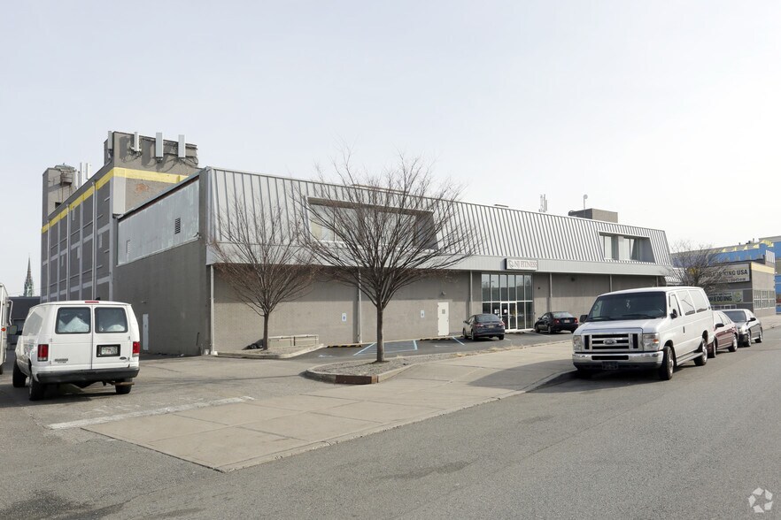 More Photos Of 838 Main Ave, Passaic Self Storage For Lease