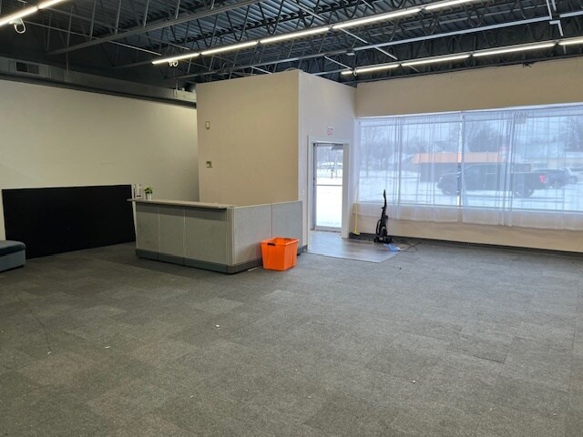 More Photos Of 219 S Walter Ave, Appleton Storefront For Sale