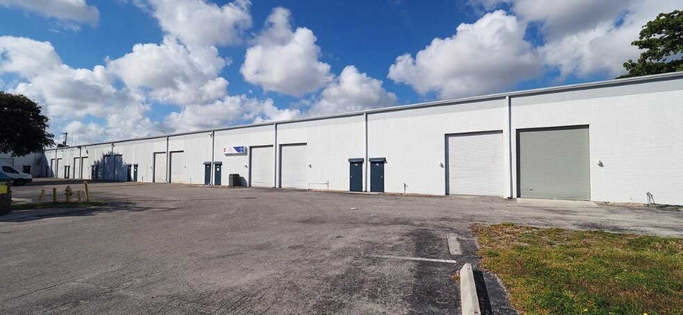 More Photos Of 1533-1717 SW 1st Way, Deerfield Beach Unknown For Lease