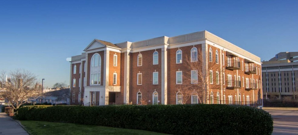 More Photos Of 1919 Charlotte Ave, Nashville Medical For Lease
