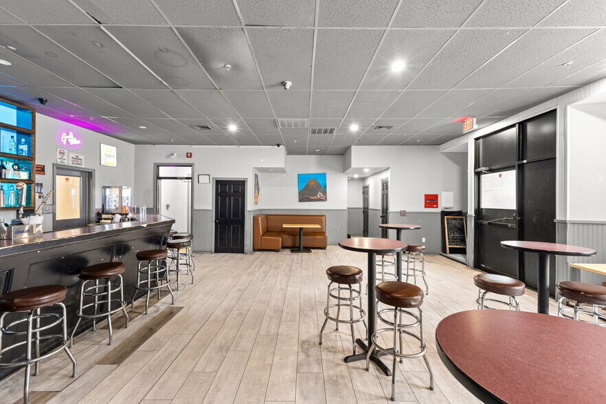 More Photos Of 1615-1623 Acushnet Ave, New Bedford Restaurant For Sale