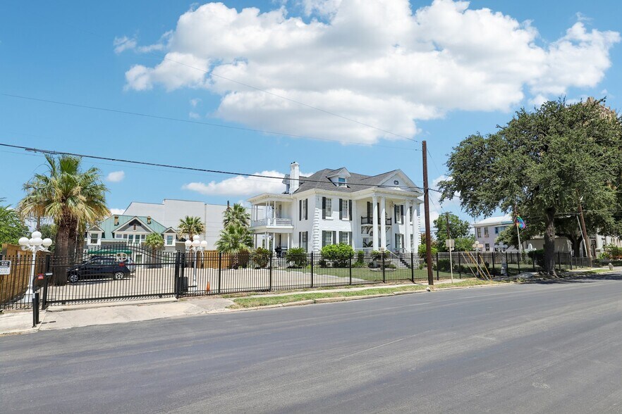 More Photos Of 421 Howard St, San Antonio Hospitality For Sale