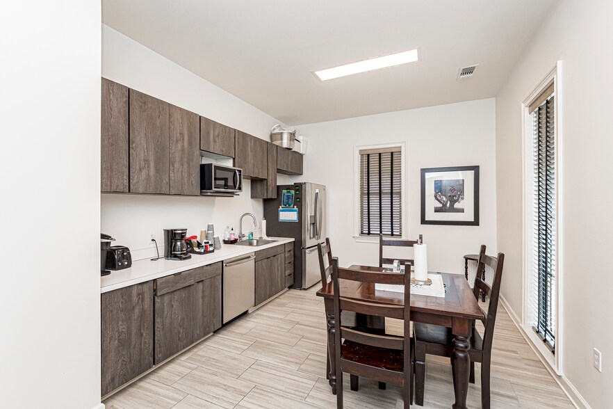 More Photos Of 4471 Bluebonnet Blvd, Baton Rouge Office For Lease