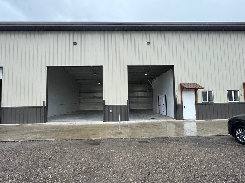 More Photos Of 313 Skyway Blvd, Belgrade Office For Lease