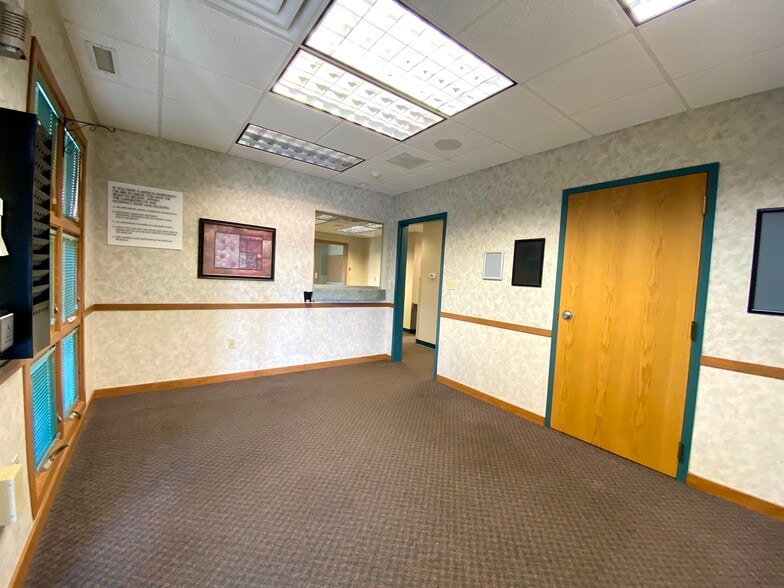 More Photos Of 808 Lincolnway, Valparaiso Healthcare For Lease
