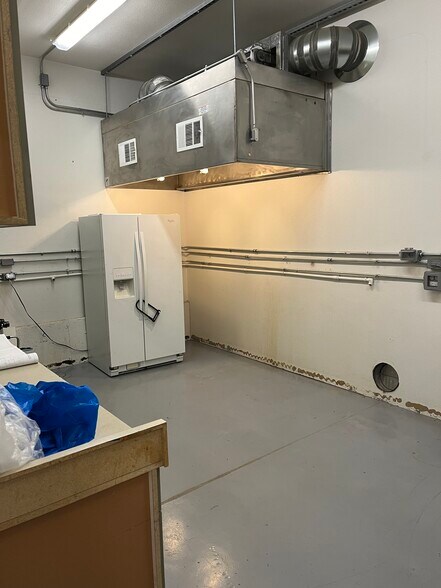 More Photos Of 1040 5th Ave, Lyons Manufacturing For Lease