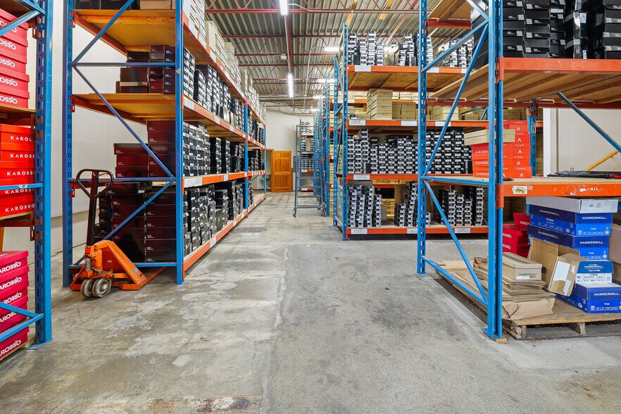 More Photos Of 1828 Park Ave, New Holstein Light Distribution For Sale