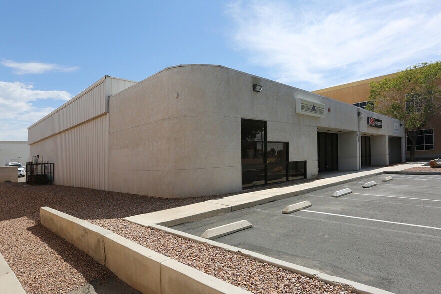 More Photos Of 15329 Bonanza Rd, Victorville Showroom For Lease