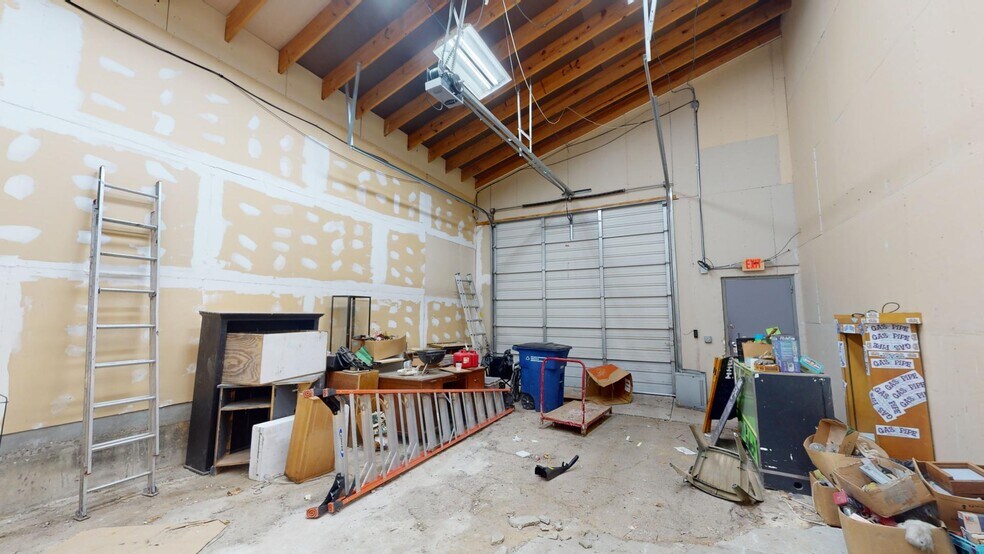 More Photos Of 2409 Manor Rd, Austin Freestanding For Sale