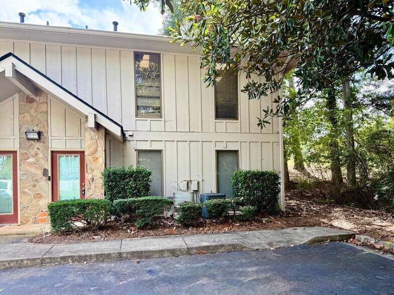 More Photos Of 11285 Elkins Rd, Roswell Office Residential For Lease